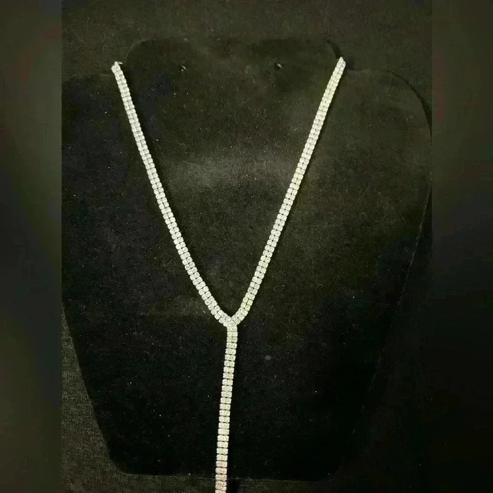 Silver-Tone Rhinestone Necklace very elegant chic formal shiny
